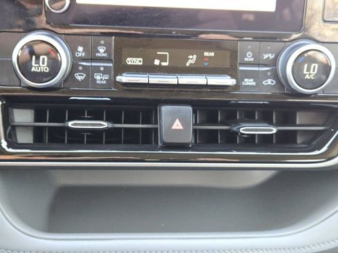 Used 2024 Toyota Highlander LE image 21