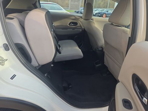 Used 2016 Honda HR-V LX image 14