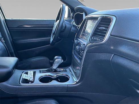 Used 2018 Jeep Grand Cherokee Altitude image 20