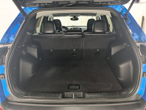 Used 2022 Jeep Cherokee Trailhawk w/ Comfort/Convenience Group AWD/4WD image 24