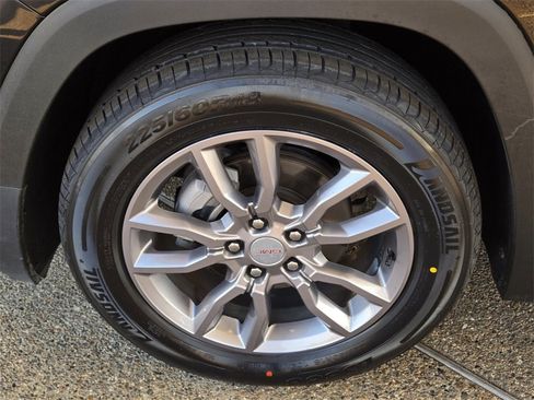 Used 2024 GMC Terrain SLT image 9