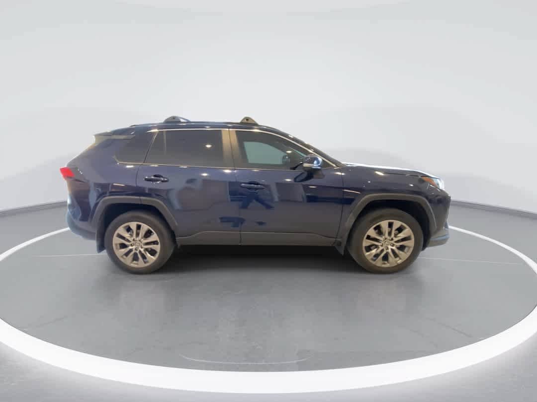 Certified 2022 Toyota RAV4 XLE Premium AWD/4WD image 9