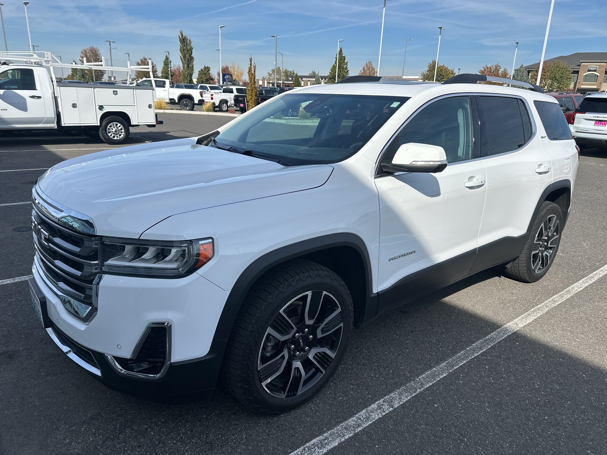 Used 2021 GMC Acadia SLT w/ Technology Package AWD/4WD image 1