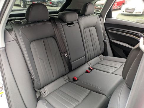 Used 2023 Audi e-tron Premium Plus w/ Premium Plus Package AWD/4WD image 29