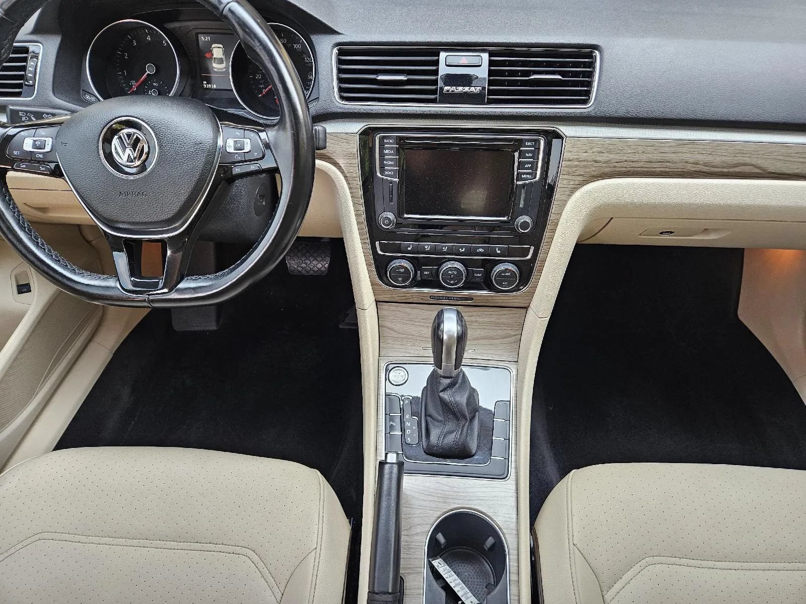 Used 2018 Volkswagen Passat 2.0T SE FWD image 14