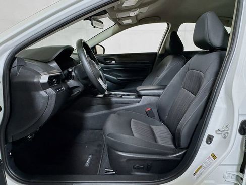 Used 2025 Nissan Altima 2.5 SV FWD image 17