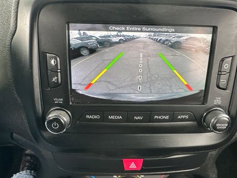 Used 2017 Jeep Renegade Latitude image 17