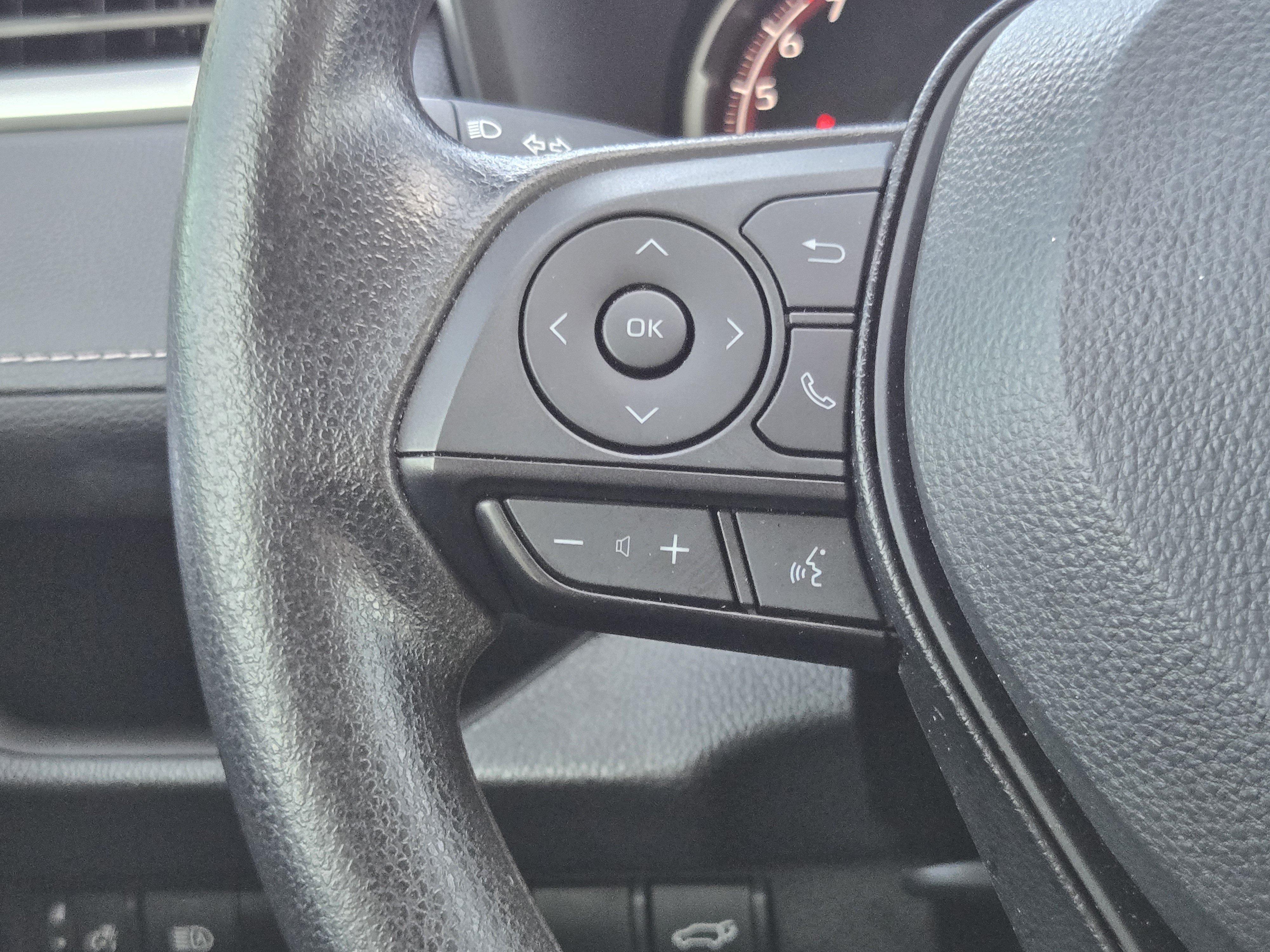 Used 2024 Toyota RAV4 XLE w/ Convenience Package FWD image 29