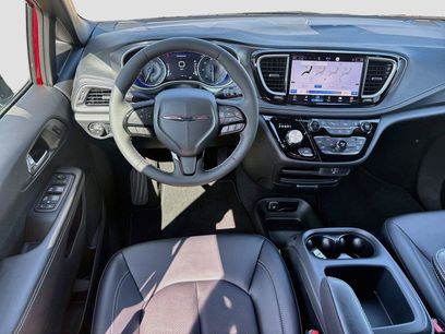 New 2026 Chrysler Pacifica Select w/ S Appearance Package
