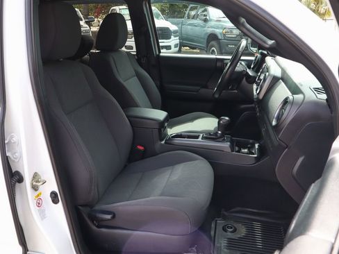 Used 2019 Toyota Tacoma TRD Off-Road AWD/4WD image 43