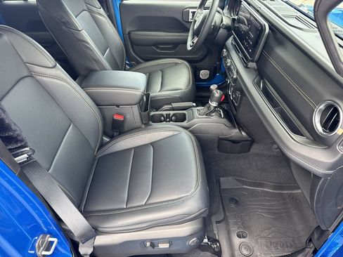 Used 2025 Jeep Gladiator Sport AWD/4WD image 13