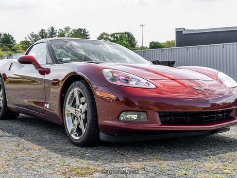 Used 2007 Chevrolet Corvette Coupe w/ Preferred Equipment Group RWD image 18