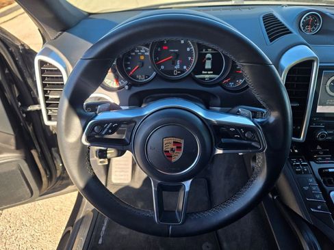 Used 2018 Porsche Cayenne image 34