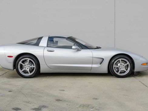 Used 2000 Chevrolet Corvette w/ Memory Pkg image 7