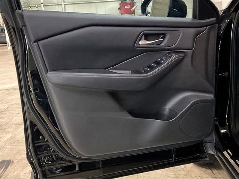 Used 2024 Nissan Rogue SV image 21