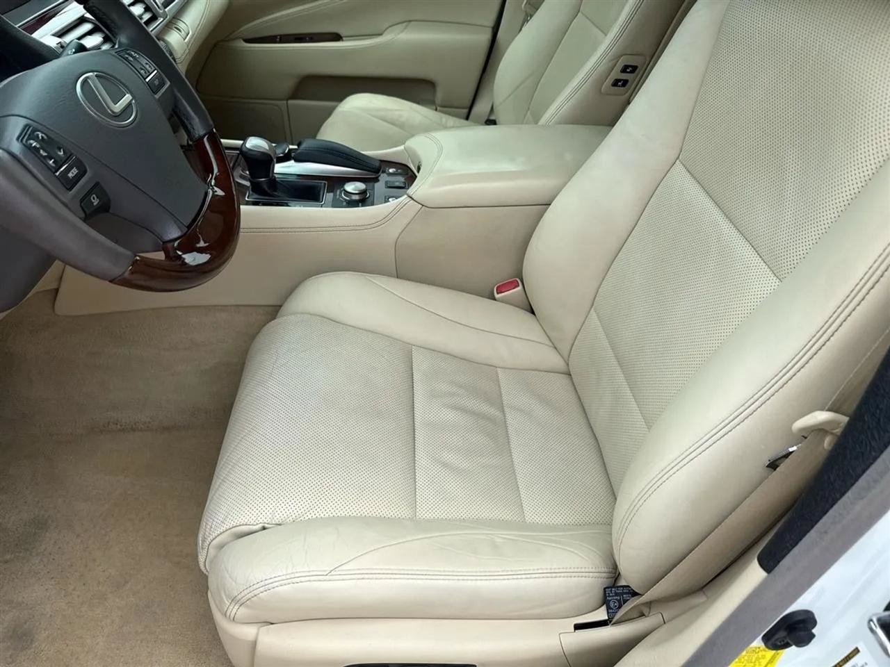 Used 2013 Lexus LS 460 w/ Comfort Pkg RWD image 36