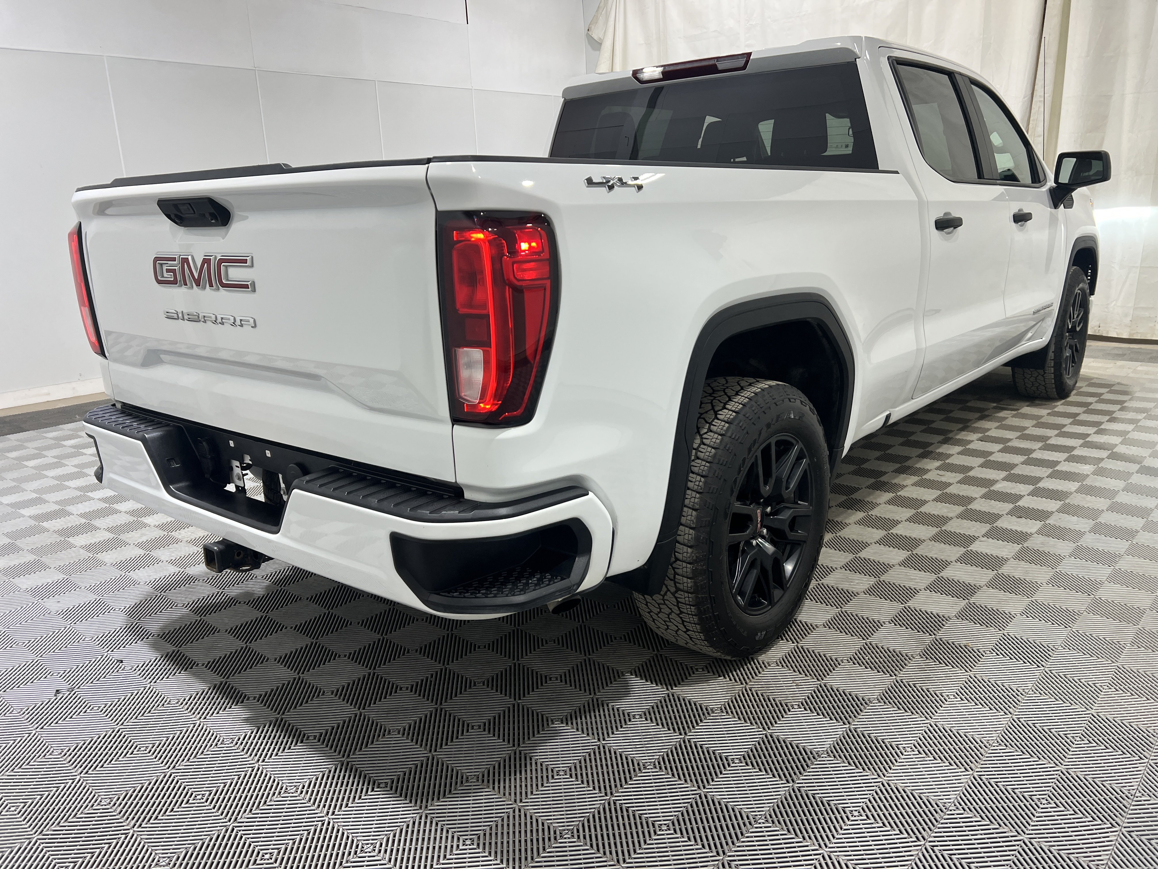Used 2024 GMC Sierra 1500 Pro w/ Graphite Edition AWD/4WD image 3