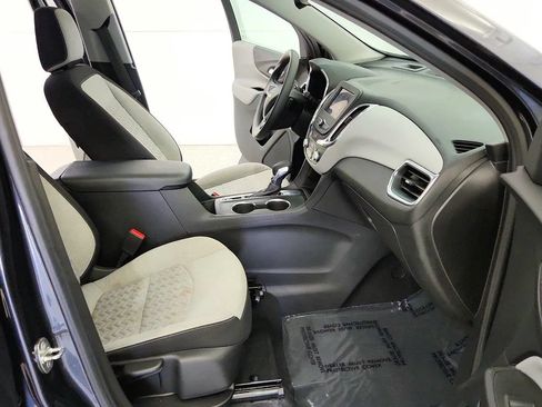 Used 2022 Chevrolet Equinox LS w/ LS Convenience Package FWD image 28