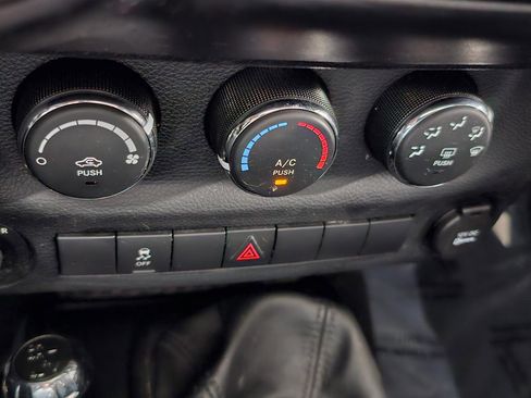 Used 2012 Jeep Wrangler Sport AWD/4WD image 28