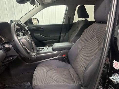 Used 2024 Toyota Highlander LE image 14