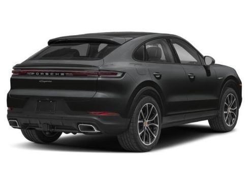 Used 2025 Porsche Cayenne Turbo image 2