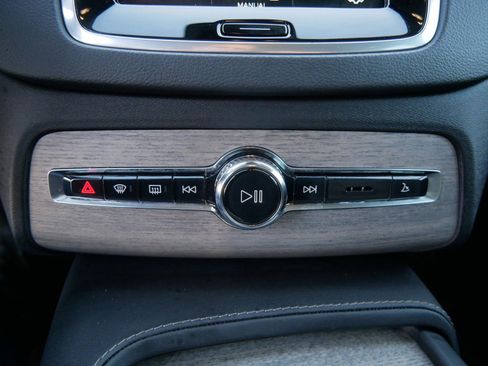 Certified 2023 Volvo XC90 B6 Ultimate w/ Lounge Package image 19