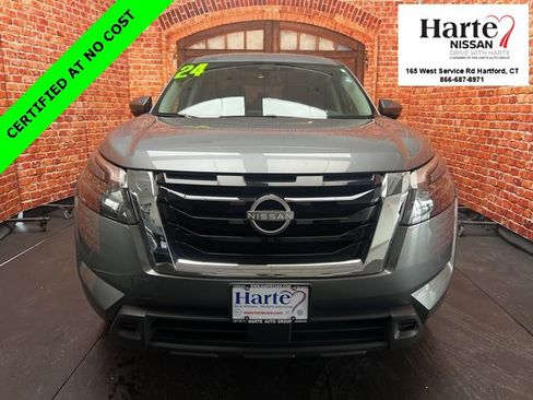 Used 2024 Nissan Pathfinder SV image 2