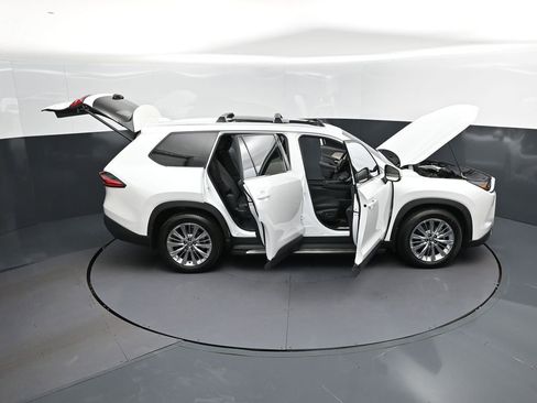 Used 2025 Toyota Grand Highlander AWD image 51