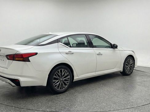 Used 2025 Nissan Altima 2.5 SV FWD image 9
