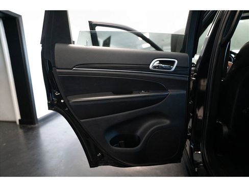 Used 2019 Jeep Grand Cherokee Limited w/ Luxury Group II AWD/4WD image 15
