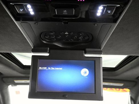 Used 2020 Cadillac Escalade ESV Platinum image 28