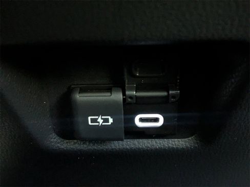 Used 2023 Toyota RAV4 XLE image 16