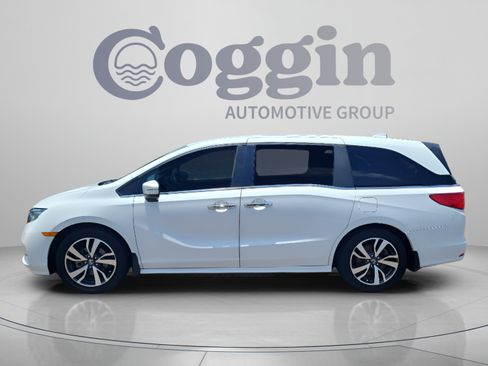 Used 2021 Honda Odyssey Touring image 2