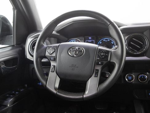 Used 2020 Toyota Tacoma TRD Sport AWD/4WD image 17