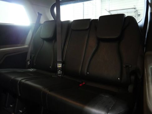 Used 2025 Kia Carnival FWD image 24
