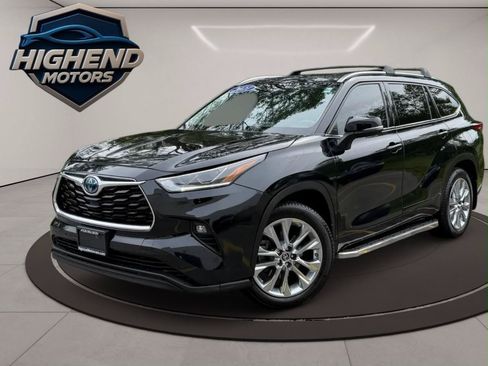 Used 2021 Toyota Highlander Limited AWD/4WD image 2