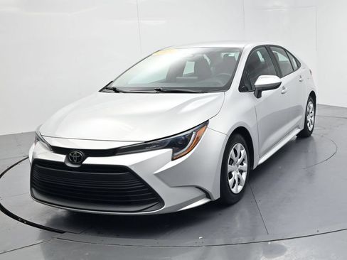 Used 2024 Toyota Corolla LE FWD image 3