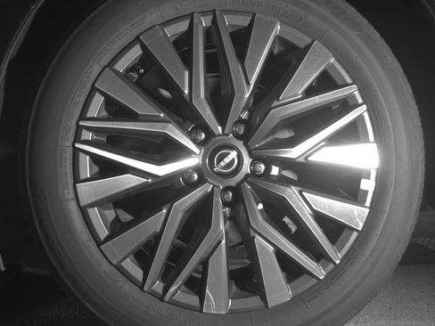 Used 2025 Nissan Altima 2.5 SV FWD image 14