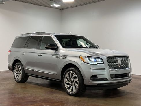 Used 2023 Lincoln Navigator Reserve image 22