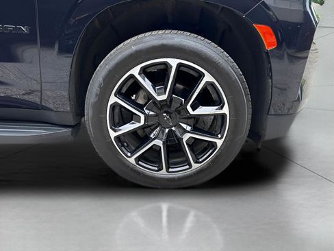 Used 2023 Chevrolet Suburban RST w/ Luxury Package AWD/4WD image 2