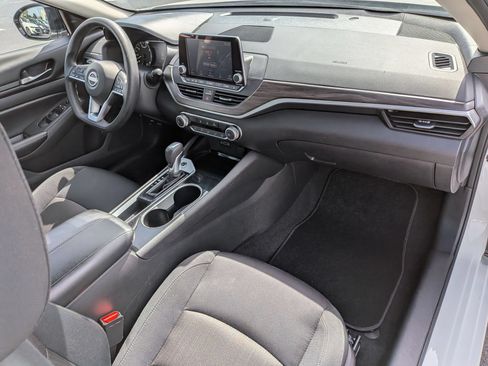 Used 2024 Nissan Altima 2.5 SV FWD image 36