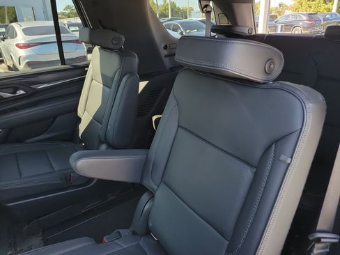 Used 2021 GMC Yukon Denali w/ Denali Premium Package image 14