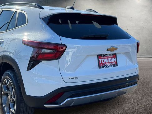 Used 2025 Chevrolet Trax LT w/ LT Convenience Package image 5