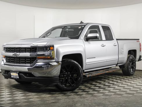 Used 2018 Chevrolet Silverado 1500 LT image 2