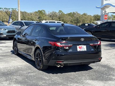 Used 2025 Toyota Camry SE w/ Convenience Package image 9
