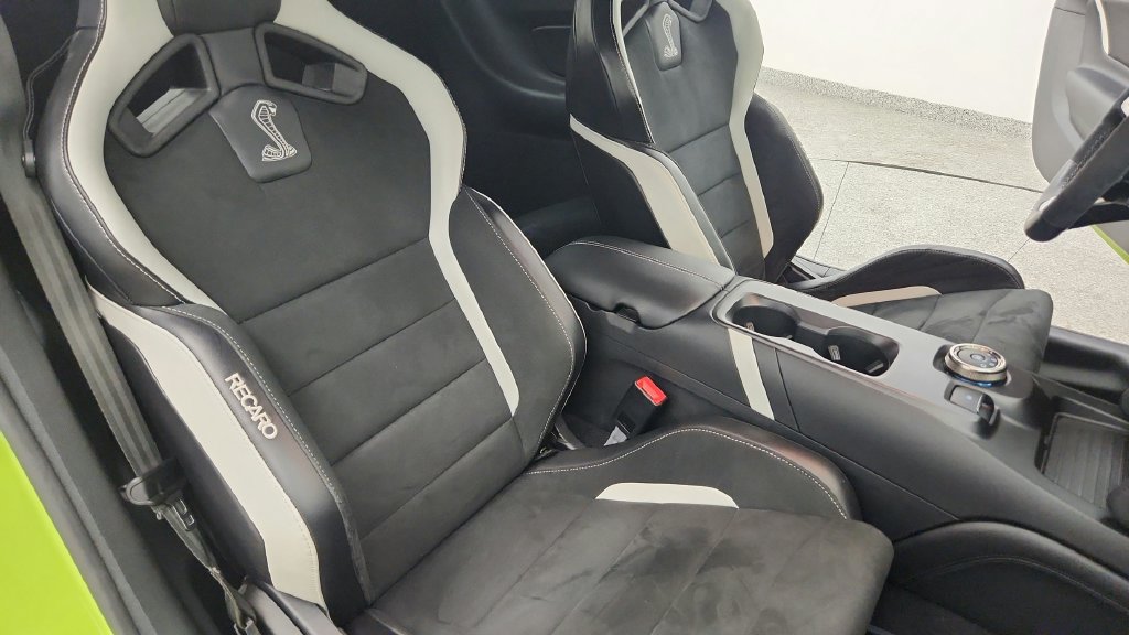 Used 2020 Ford Mustang Shelby GT500 w/ Carbon Fiber Track Pack RWD image 28