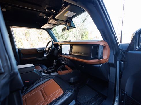 Used 2022 Ford Bronco Wildtrak image 42