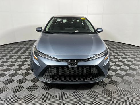 Used 2022 Toyota Corolla LE FWD image 2