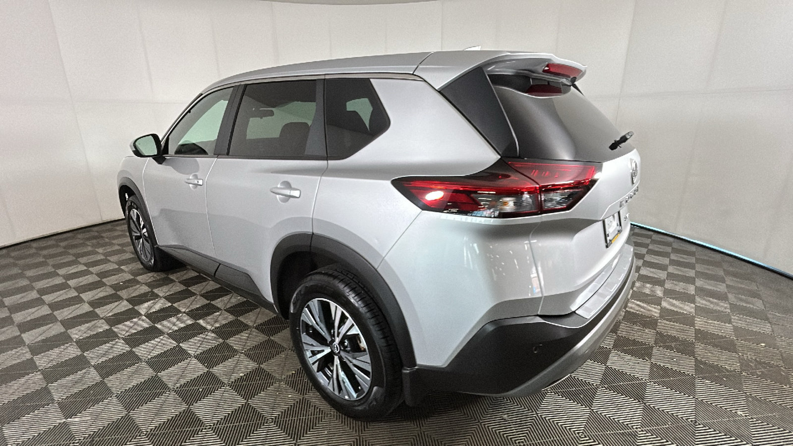 Used 2023 Nissan Rogue SV AWD/4WD image 5