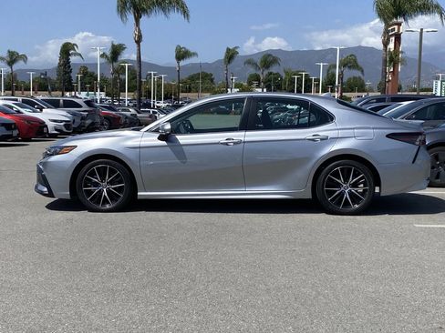 Used 2024 Toyota Camry SE image 2